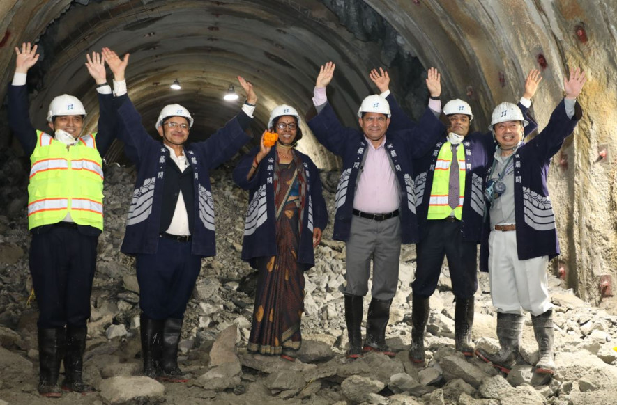 तीन वर्ष सात महिनामा छिचोलियो नागढुङ्गा सिस्नेखोला सुरुङमार्ग रेस्क्यु टनेल